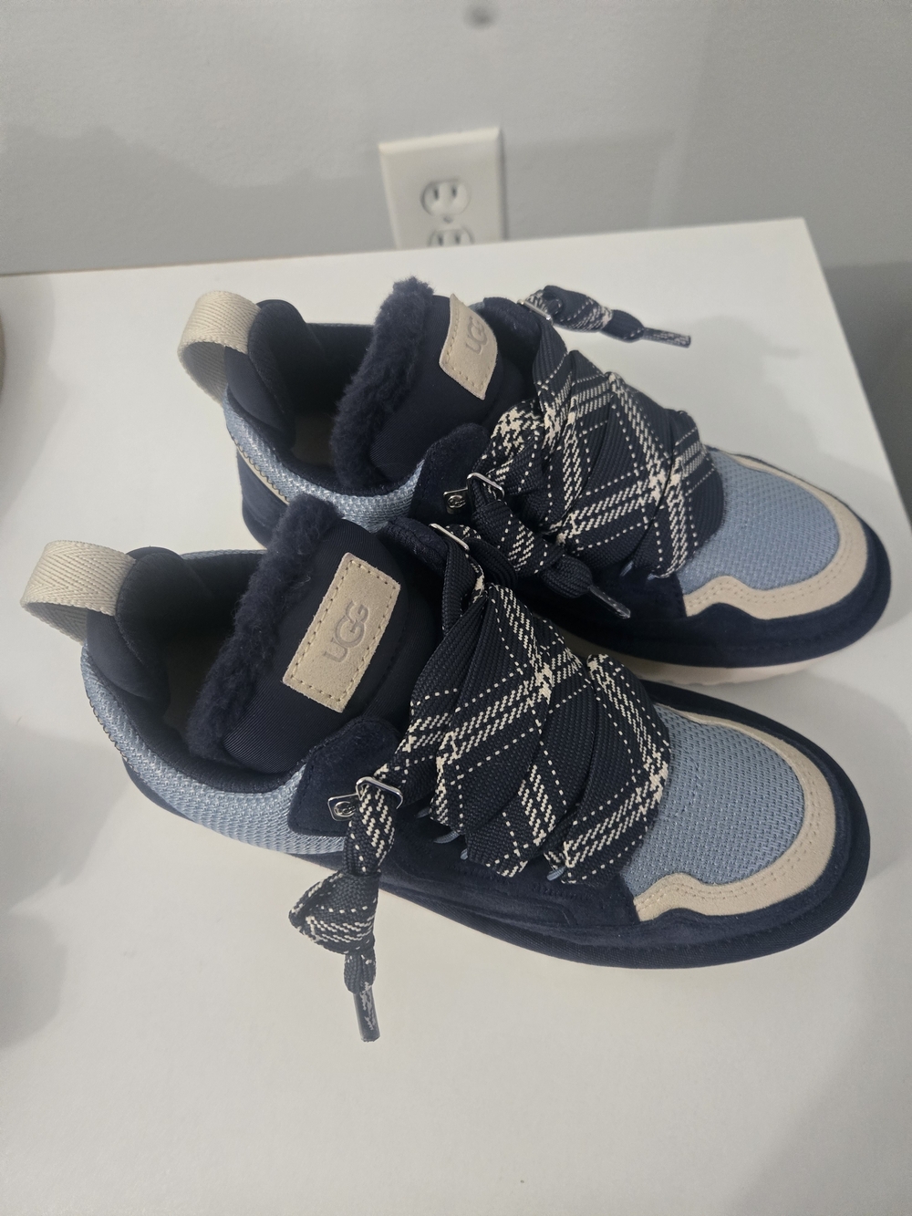 Rare! UGG Lowmel Dark Indigo & Sea Salt Plush Sneakers – Women’s 8 - Picture 7 of 9
